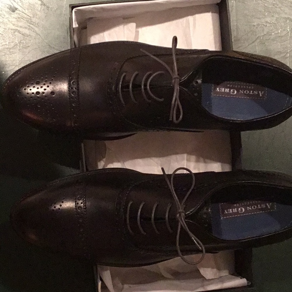 Aston Grey Collection Black Cap-toe Wingtips - Picture 3 of 7
